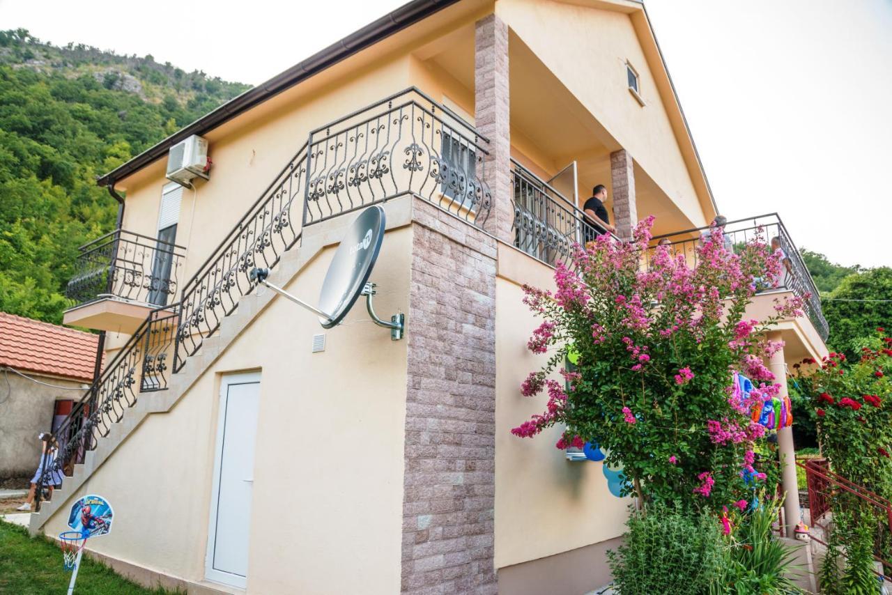 Village House Dunja เวียร์ปาซาร์ ภายนอก รูปภาพ