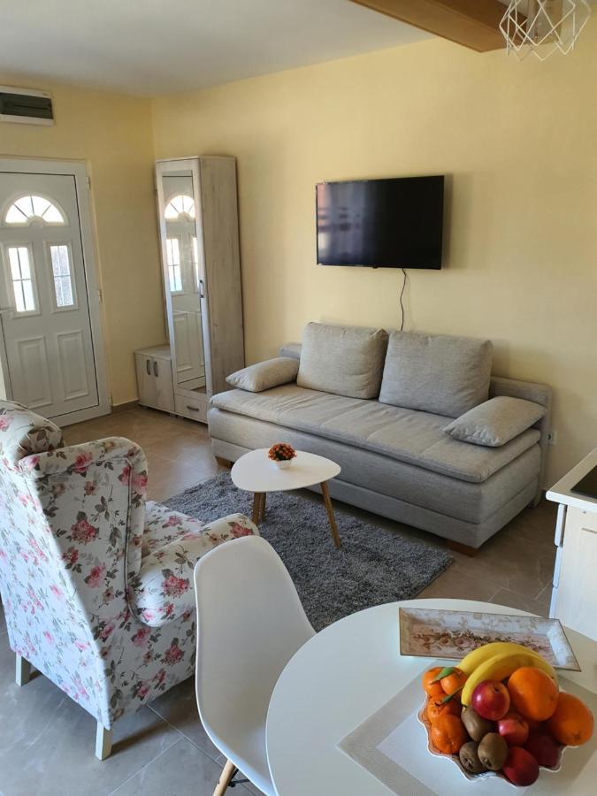 Village House Dunja เวียร์ปาซาร์ ภายนอก รูปภาพ