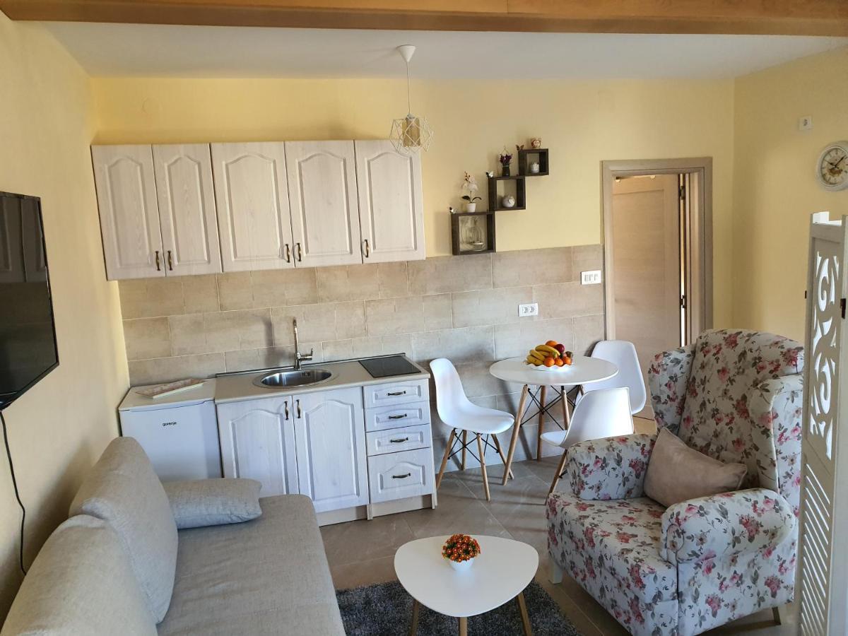 Village House Dunja เวียร์ปาซาร์ ภายนอก รูปภาพ