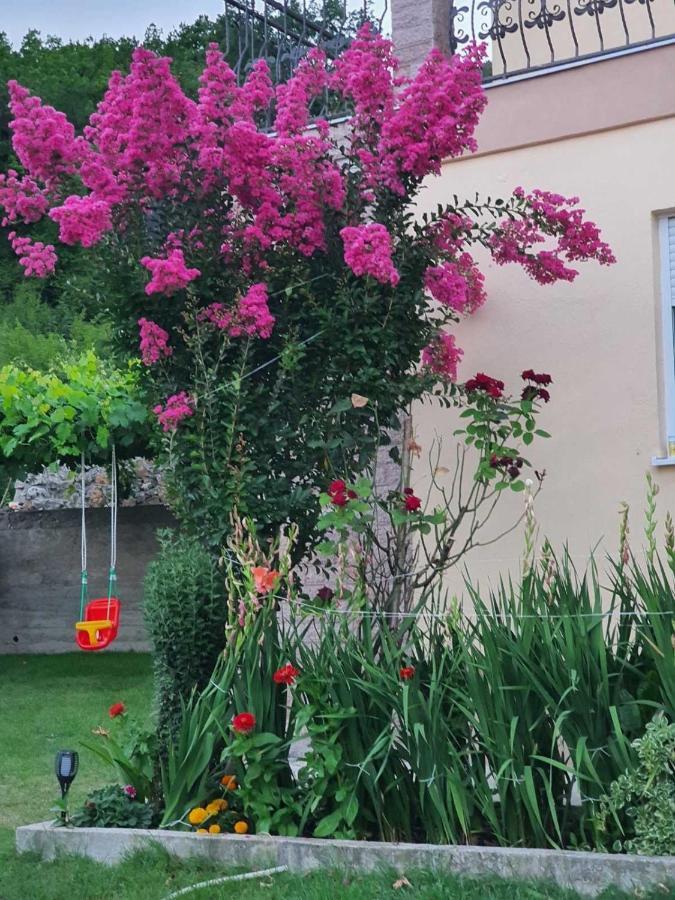 Village House Dunja เวียร์ปาซาร์ ภายนอก รูปภาพ