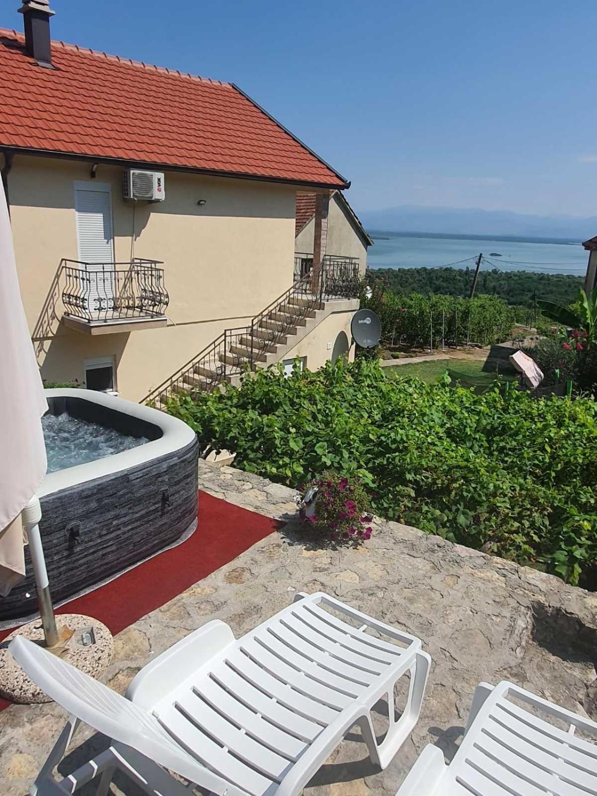 Village House Dunja เวียร์ปาซาร์ ภายนอก รูปภาพ
